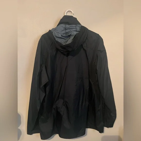 NEW WITH TAGMen’s Columbia Hooded Rain Jacket